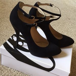 Nine West Black Suede Pumps